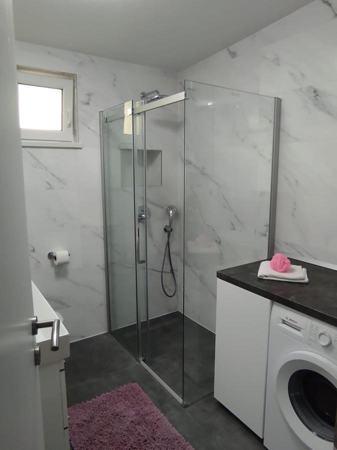 Apartman Koko With Private Jacuzzi Makarska Exterior photo