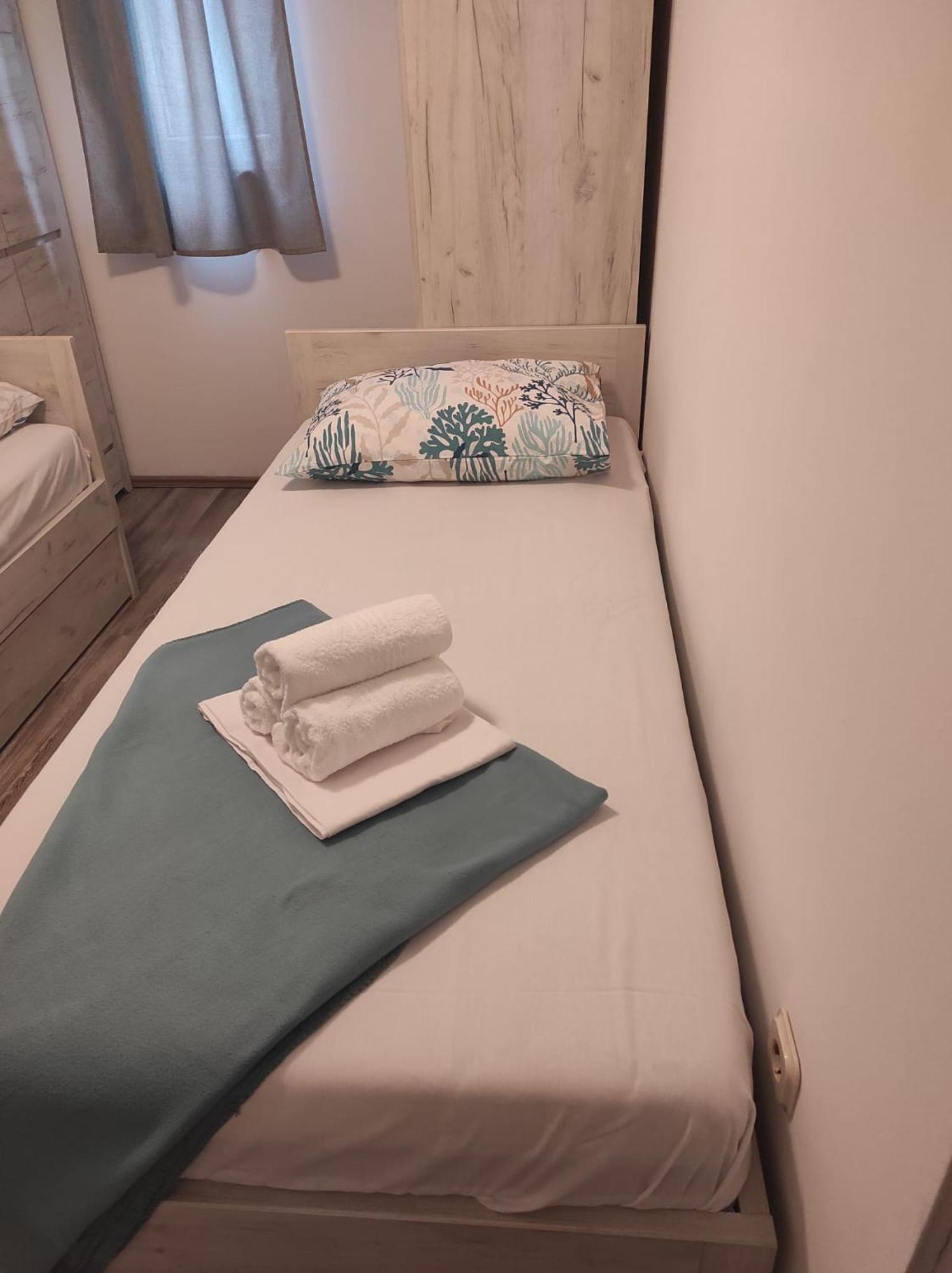 Apartman Koko With Private Jacuzzi Makarska Exterior photo