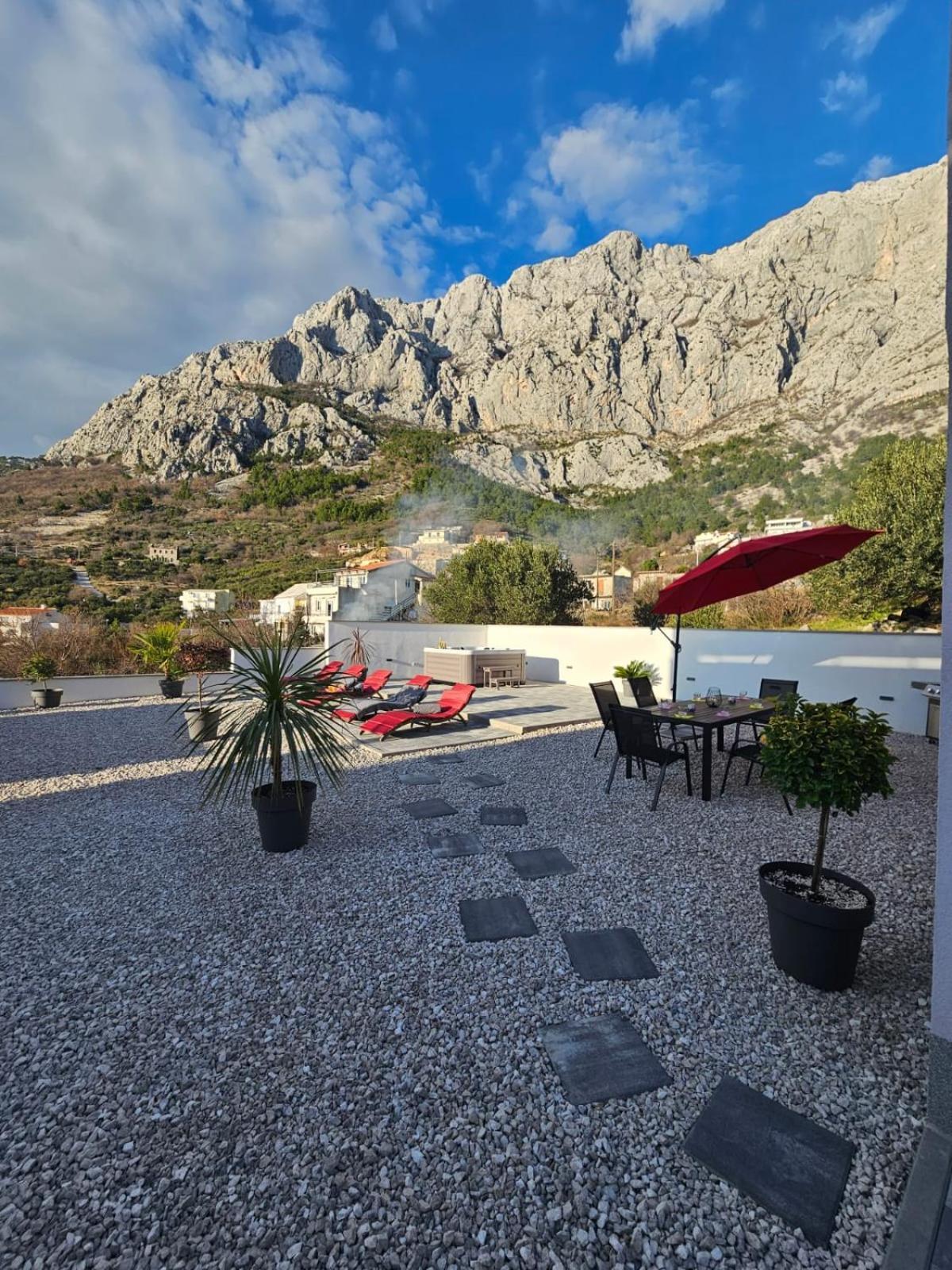 Apartman Koko With Private Jacuzzi Makarska Exterior photo