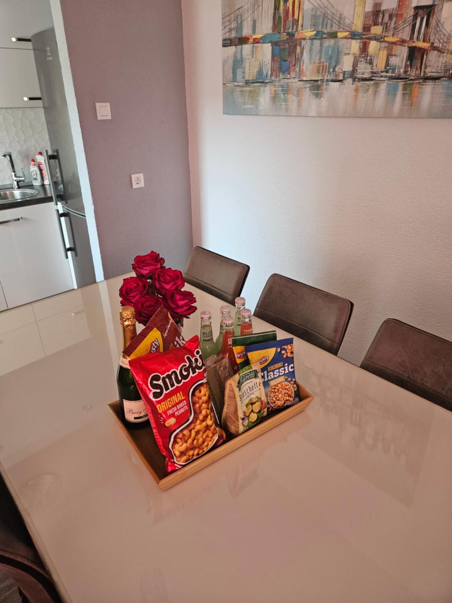 Apartman Koko With Private Jacuzzi Makarska Exterior photo